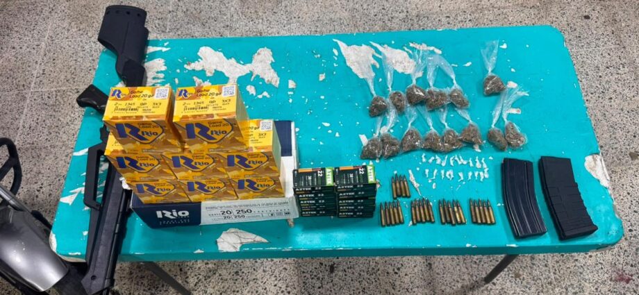 FGR investiga a dos detenidos por portar arma, más de mil cartuchos y presuntas drogas en Emiliano Zapata
