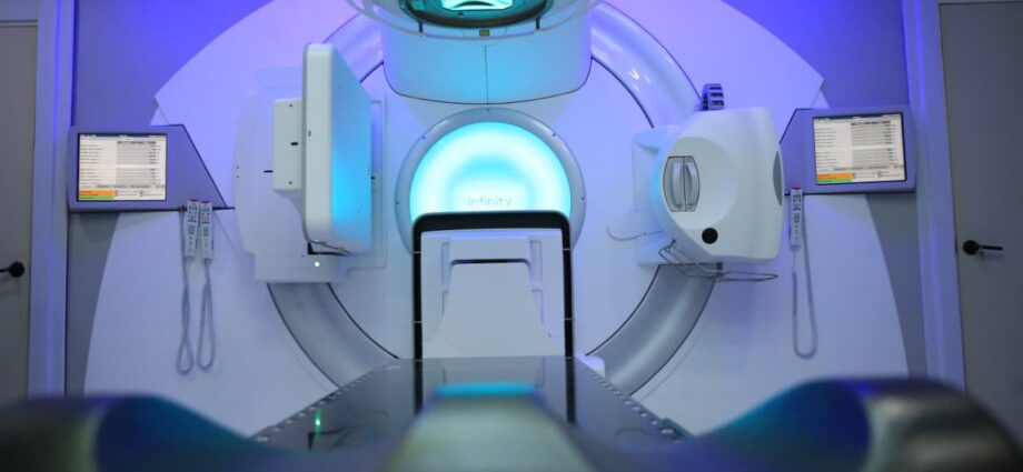 Hospital Juan Graham pone en operación acelerador lineal para tratamiento gratuito contra el cáncer