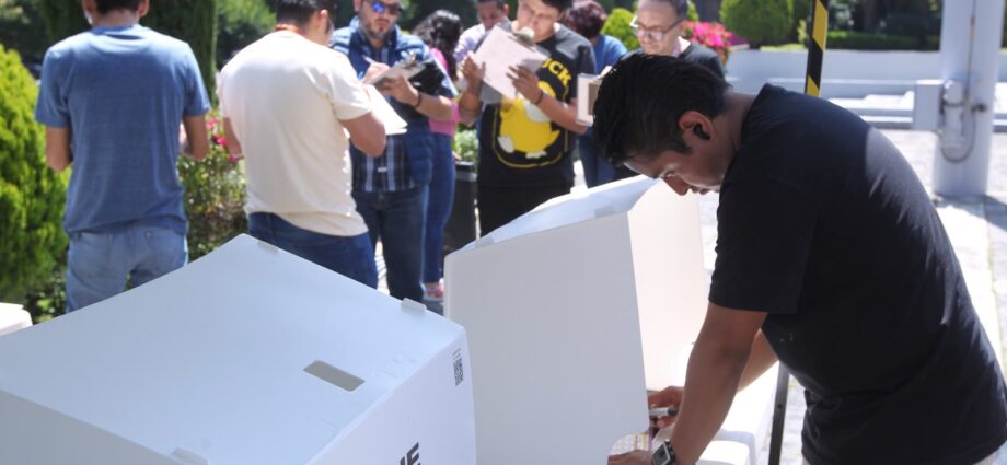INE prueba nuevos diseños de boletas para la elección del Poder Judicial; buscan facilitar el voto ciudadano