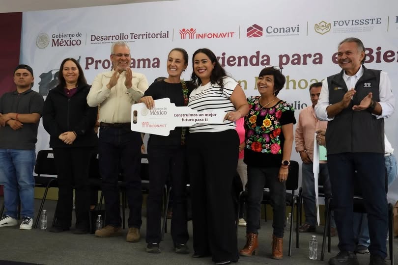 Sheinbaum acusa “pura robadera” en antiguos créditos del Infonavit y entrega primeras viviendas del programa Bienestar en Morelia