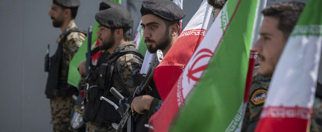 Líder supremo de Irán promete venganza por la muerte de Alí Jameneí y lanza advertencia a Estados Unidos e Israel