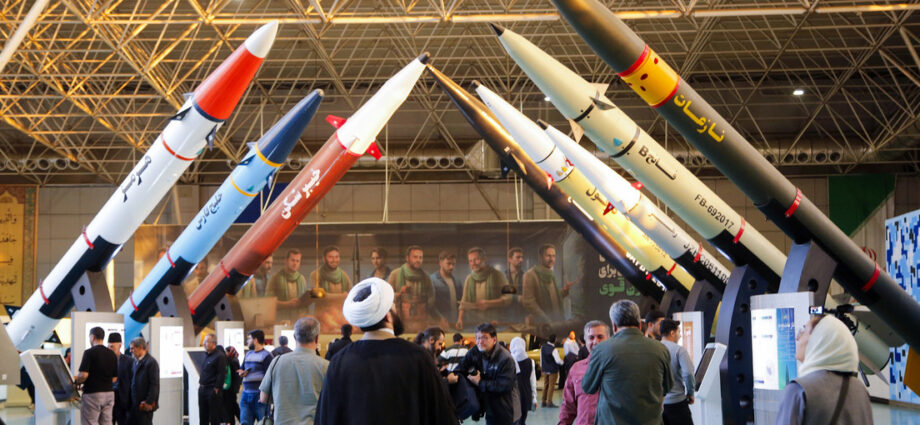 Irán asegura que fortalece su industria militar en medio de la escalada con Estados Unidos