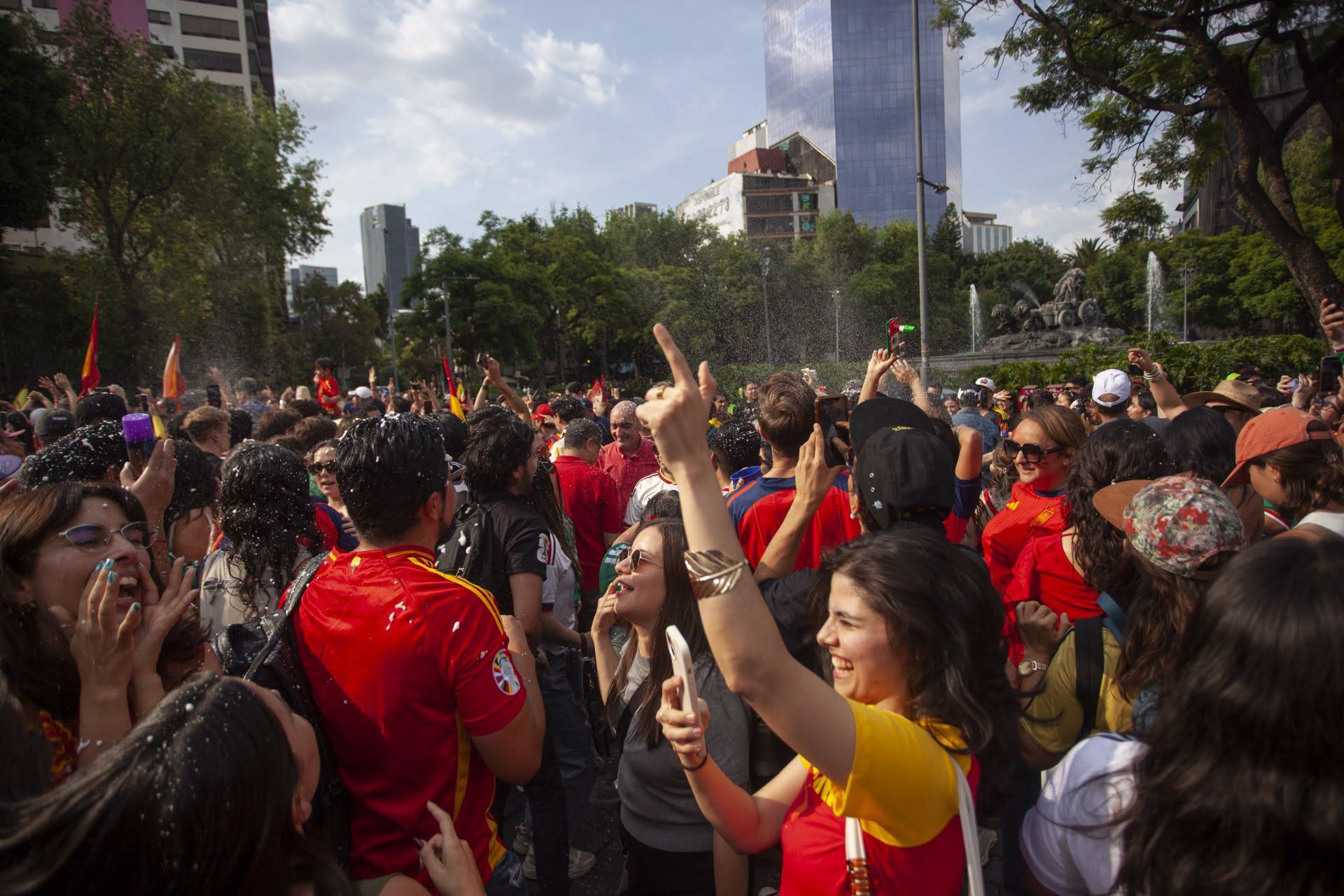 España conquista el Mundial y desata una fiesta multitudinaria en la Fuente de Cibeles de Ciudad de México