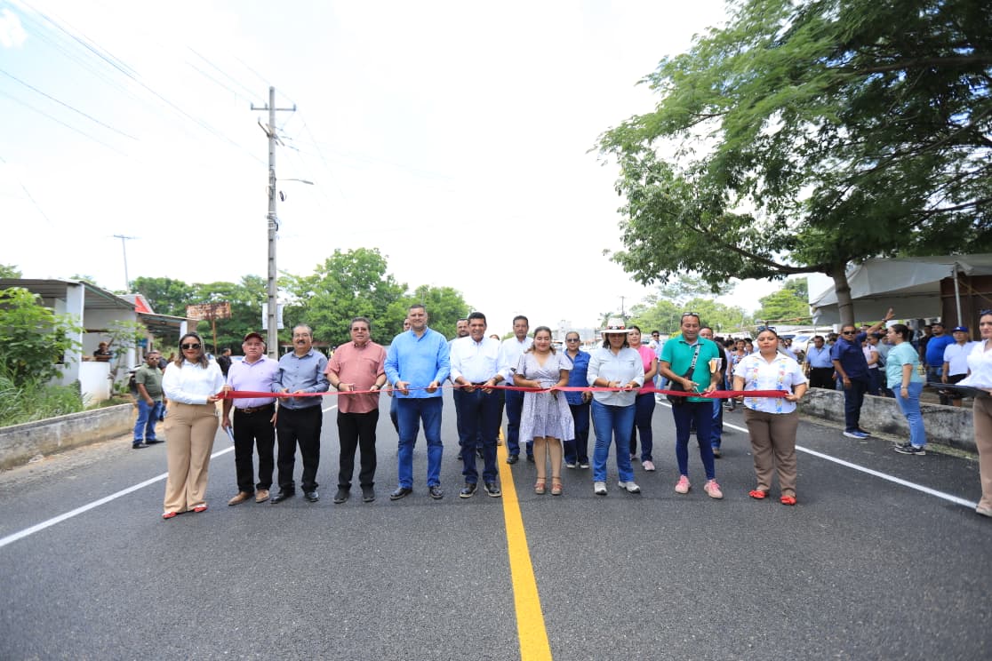 Javier May inicia construcción del puente La Hamaca y entrega carretera rehabilitada en Macuspana