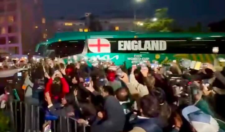 Inglaterra llega a México bajo fuerte operativo de seguridad previo al duelo de octavos de final