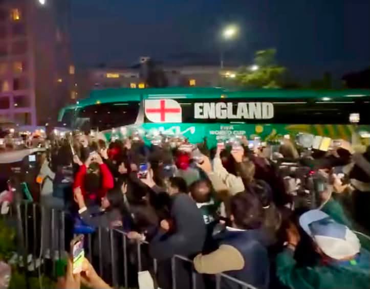 Inglaterra llega a México bajo fuerte operativo de seguridad previo al duelo de octavos de final