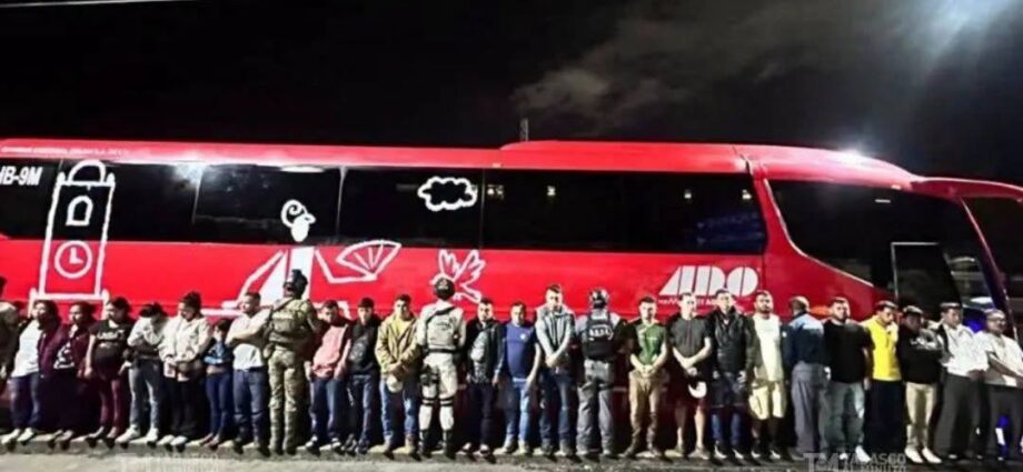 FIRT Olmeca detiene a 11 personas y rescata a 22 migrantes durante operativos de seguridad en Tabasco