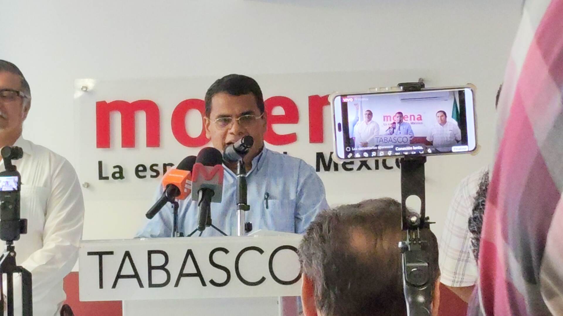 Morena Tabasco acusa campaña de desinformación contra Javier May; defiende viaje oficial a la Ciudad de México