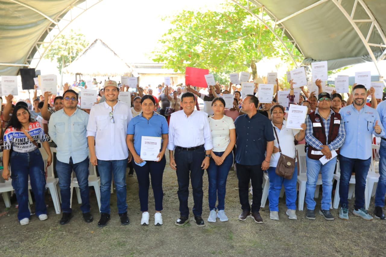 Por primera vez, 100 mujeres ostricultoras se integran a Pescando Vida en Tabasco; reciben constancias de manos del gobernador
