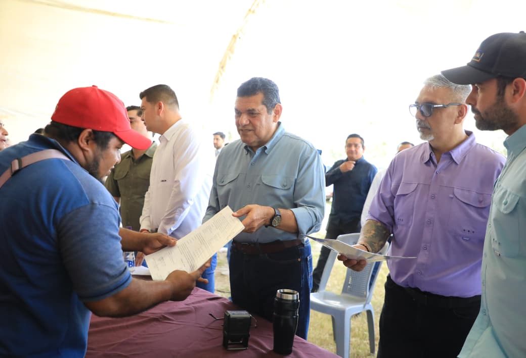 Regularizan predios en Comalcalco: Javier May encabeza entrega títulos de propiedad…