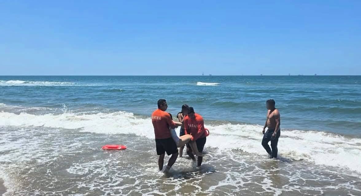 Rescatan a cuatro turistas de morir ahogados en Playa del Sol; tres eran menores de edad