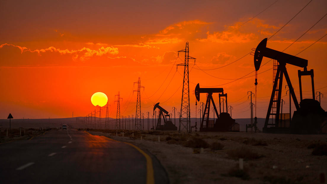 Argentina rompe récord histórico en producción de petróleo y supera los 900 mil barriles diarios