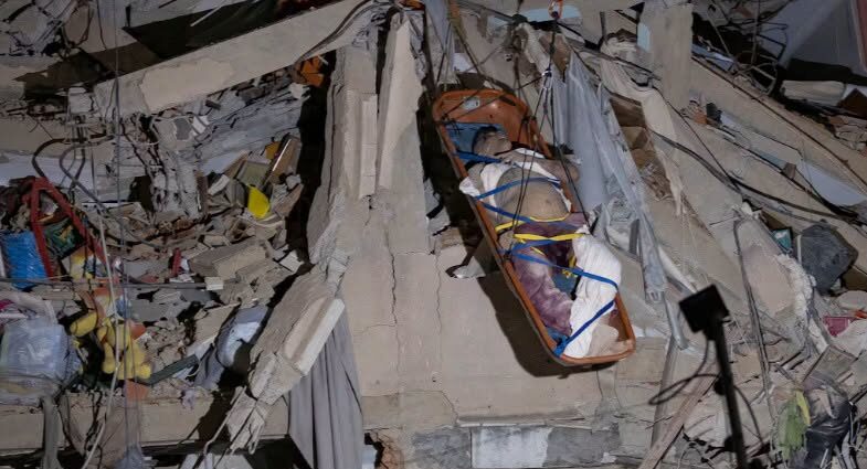 Sube a más de 3 mil el número de muertos por los terremotos en Venezuela