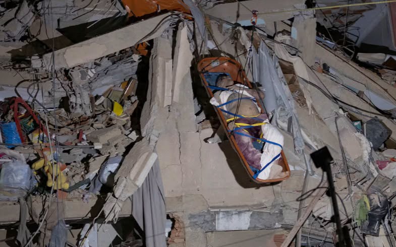 Sube a más de 3 mil el número de muertos por los terremotos en Venezuela