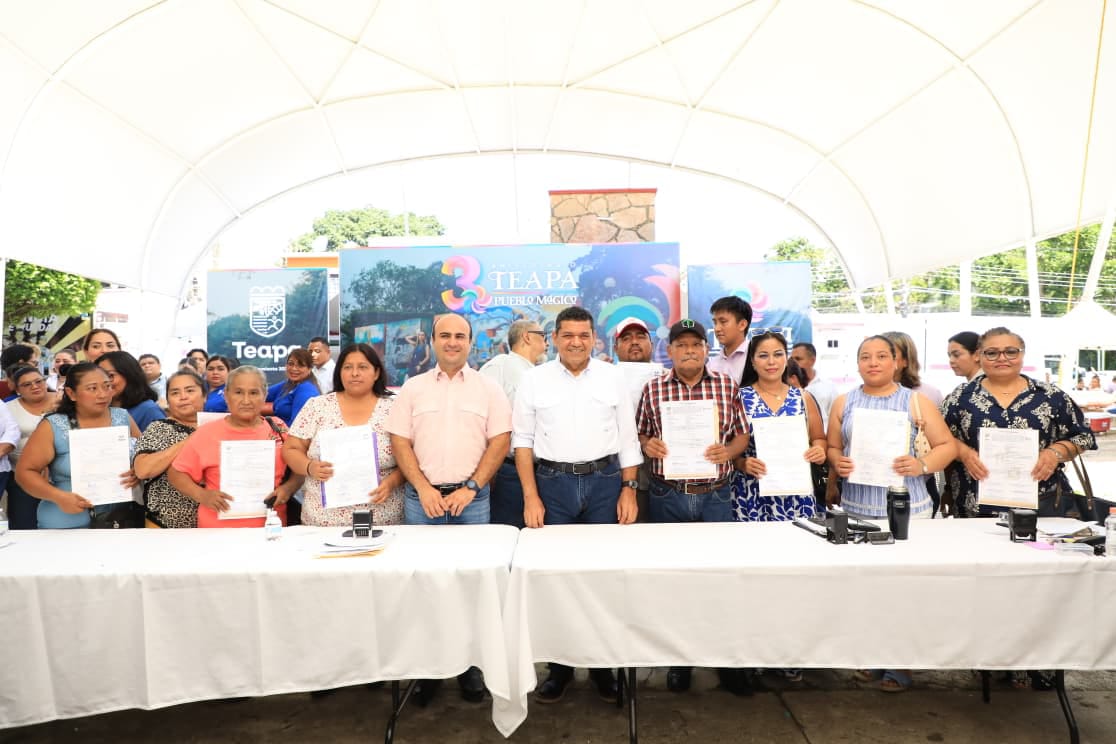 Entrega Gobierno del Pueblo títulos de propiedad a familias de Teapa; fortalecen certeza jurídica y patrimonio