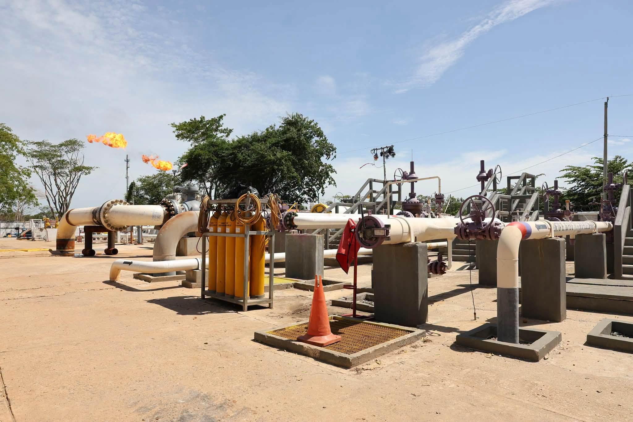 Pemex realizará limpieza de ducto; prevé mayor actividad en quemadores de Ciudad Pemex