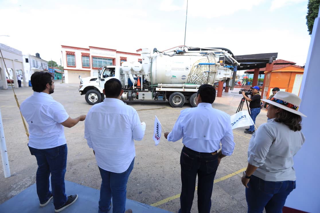 Javier May pone en marcha en Jalapa Programa de Desazolve con Vactors que se extiende a todo Tabasco…