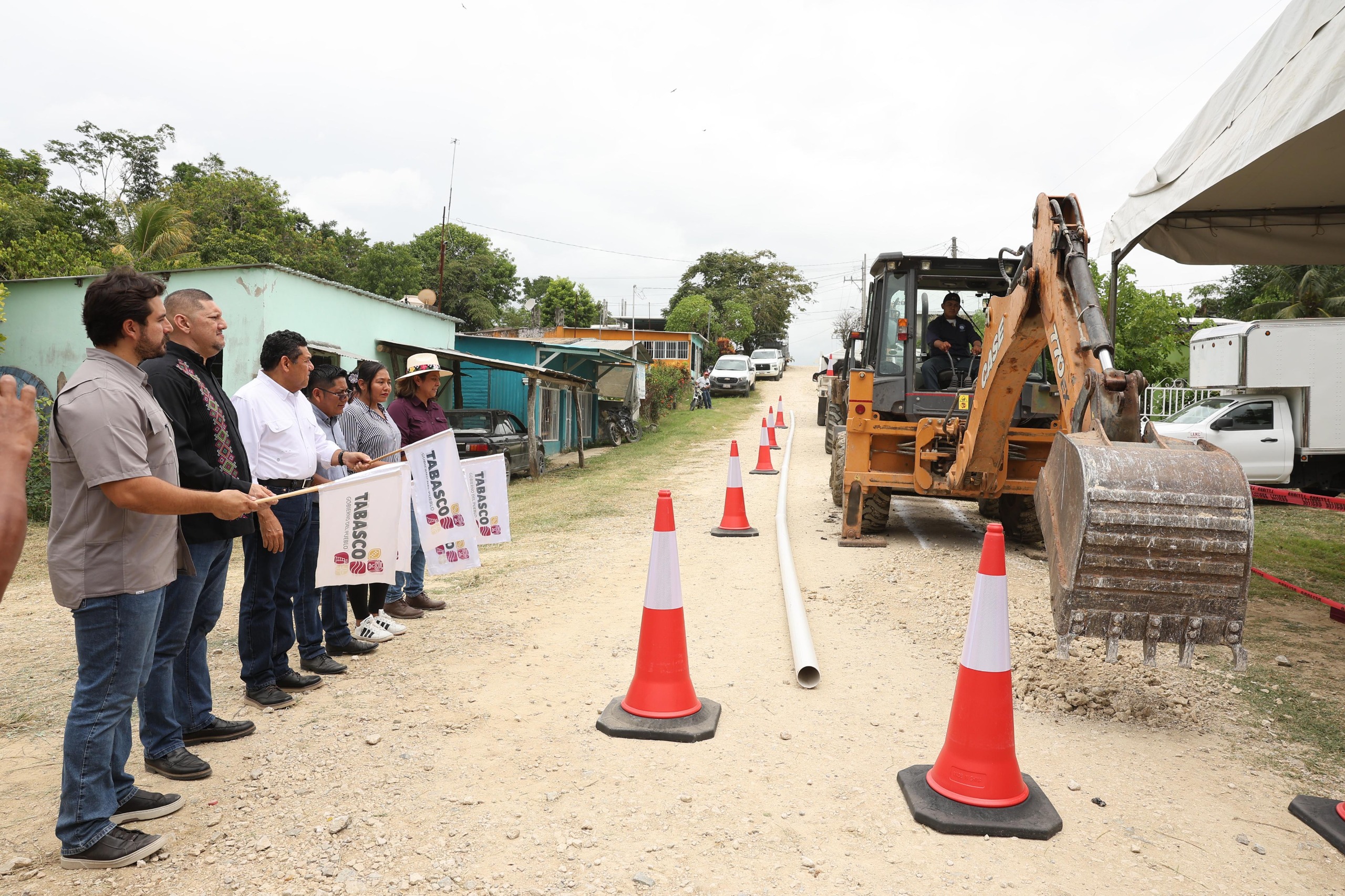 Javier May supervisa obras en Macuspana e introducción de agua potable en Buenavista-Apasco…  