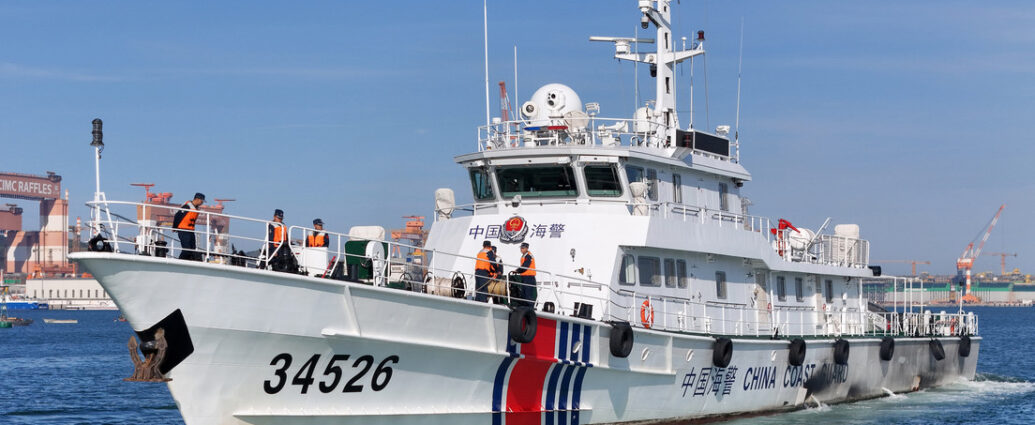 China expulsa embarcación pesquera japonesa de aguas en disputa cerca de las islas Diaoyu/Senkaku