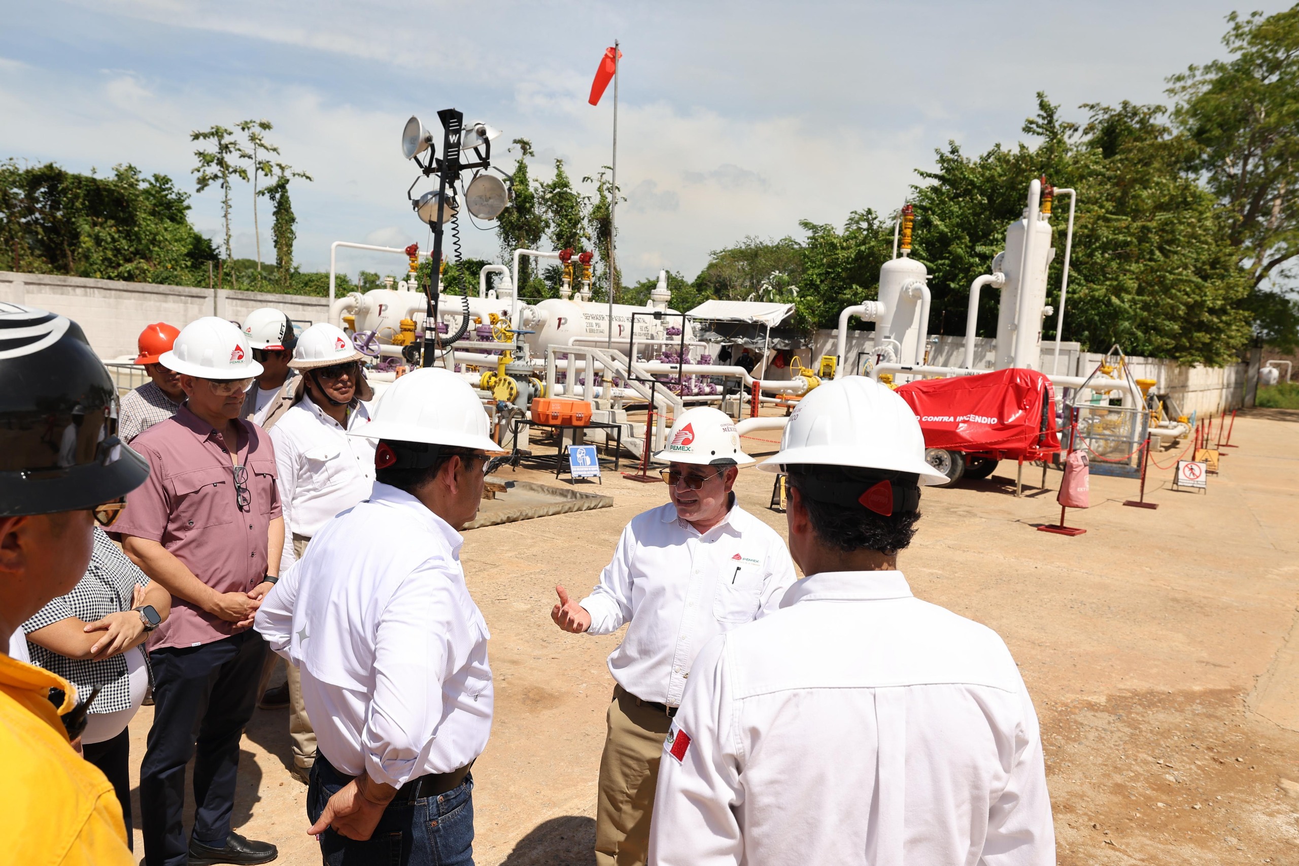 Gobernador Javier May supervisa instalaciones de Pemex en Teapa; destacan acciones para reducir emisiones y fortalecer seguridad operativa…