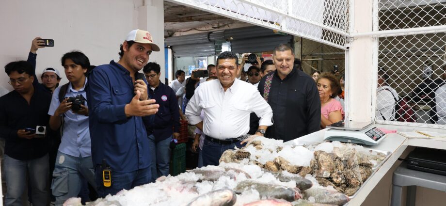 Con 40 pesos menos el kilo, abre módulo de “Pescando Vida” en Macuspana; el cuarto punto de venta en Tabasco…
