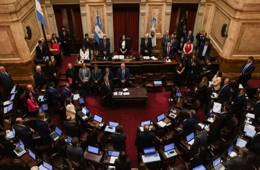 Senado argentino aprueba ley de propiedad privada impulsada por Milei, pero elimina venta de tierras a extranjeros