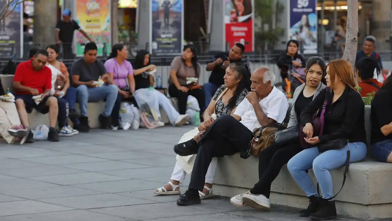 Banxico mantiene tasa de interés en 6.5% y advierte riesgos para la inflación