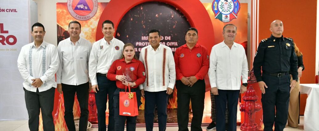 Javier May reconoce valor y vocación de servicio del Cuerpo de Bomberos de Tabasco