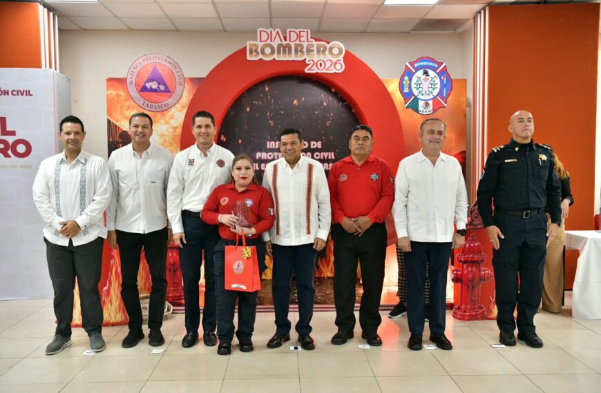 Javier May reconoce valor y vocación de servicio del Cuerpo de Bomberos de Tabasco