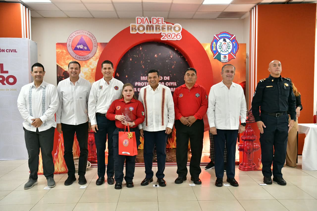 Javier May reconoce valor y vocación de servicio del Cuerpo de Bomberos de Tabasco