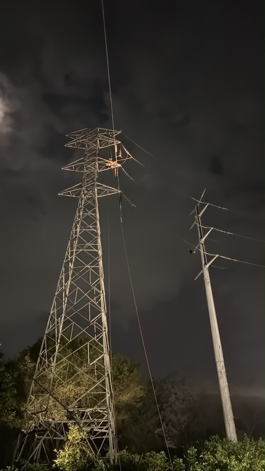 CFE confirma apagón en diversas zonas de Tabasco; caída de cable habría provocado la falla