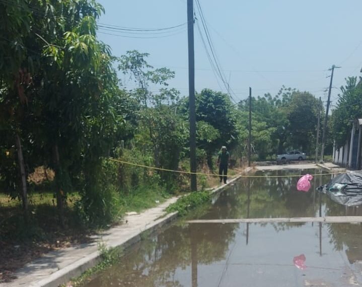 Aguas negras y encharcamientos afectan a vecinos de Villa Macultepec; piden intervención del Ayuntamiento