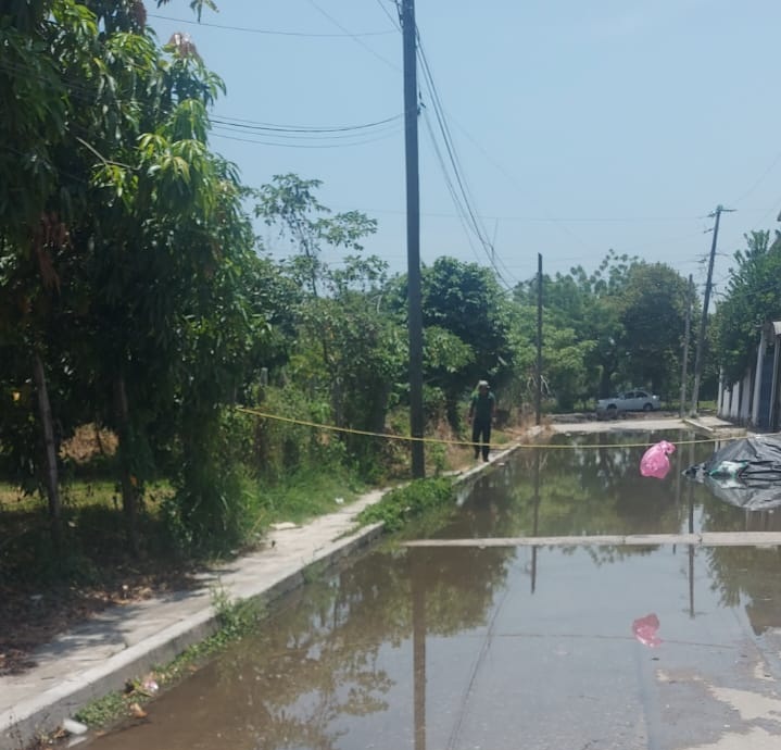 Aguas negras y encharcamientos afectan a vecinos de Villa Macultepec; piden intervención del Ayuntamiento