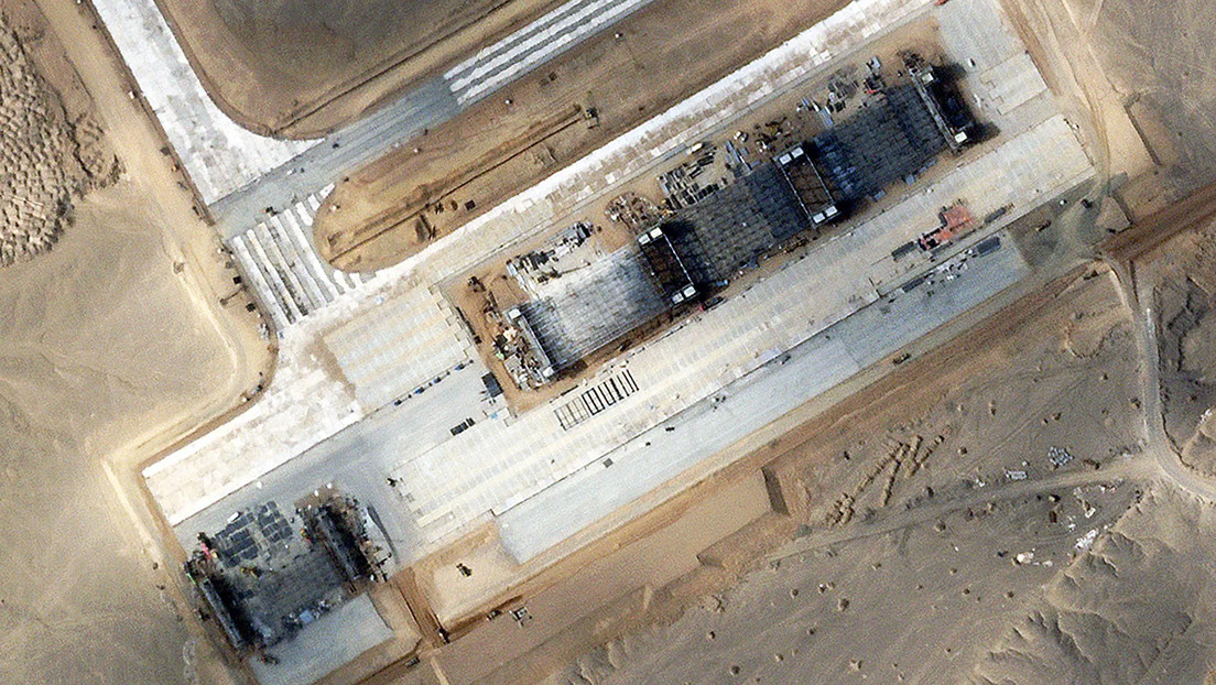 China acelera expansión de base aérea secreta en Xinjiang, similar al Área 51