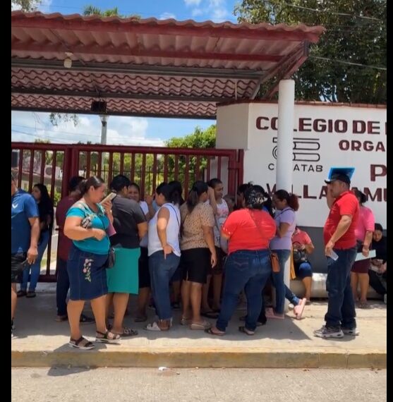 Padres cierran Cobatab 25 por asignaciones escolares y exigen que sus hijos estudien en Tamulté de las Sabanas