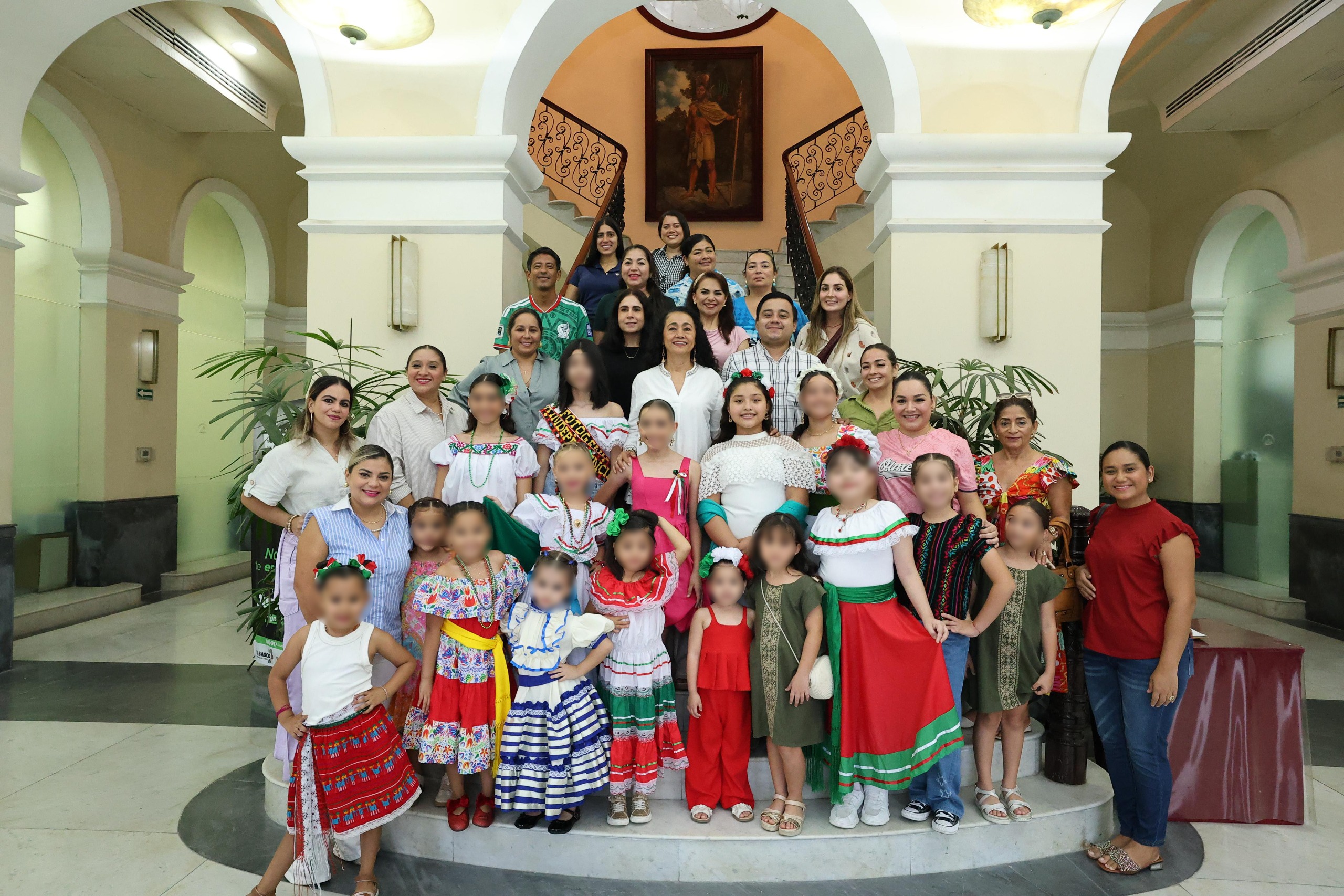 Aspirantes a Niña Independencia DIF Tabasco 2026 conocen la historia del Palacio de Gobierno