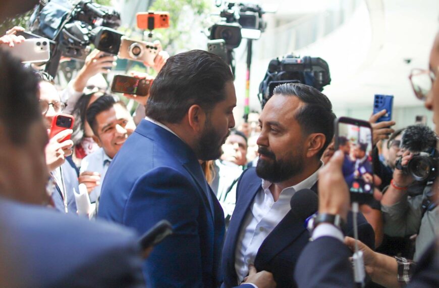 Choque entre Morena y PRI por desafuero de Alejandro Moreno termina en confrontación en el Senado