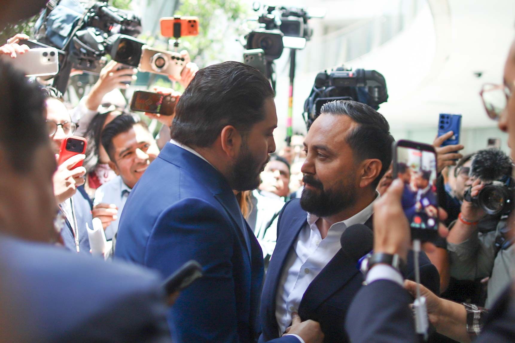 Choque entre Morena y PRI por desafuero de Alejandro Moreno termina en confrontación en el Senado