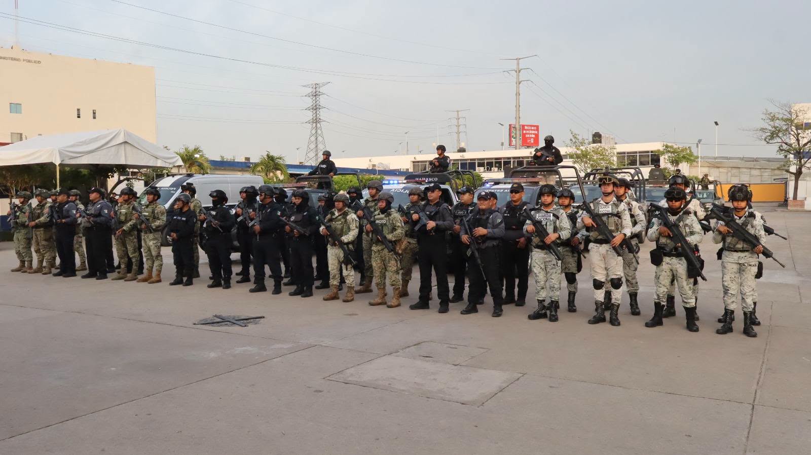 Detienen a 21 personas y aseguran armas y drogas durante operativos en Tabasco