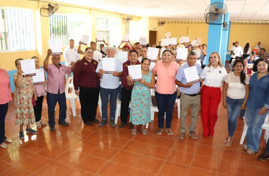 IEAT entrega 46 certificados educativos a habitantes de Poblado Libertad, en Cunduacán