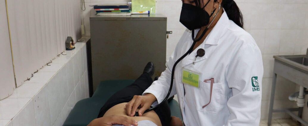 Sancionan a dos médicos del IMSS-Bienestar en Tabasco por negar atención