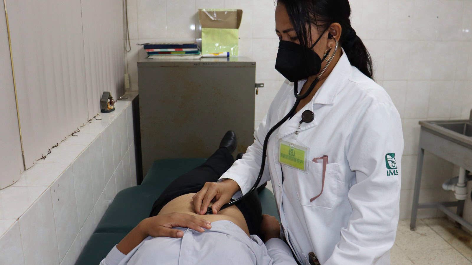 Sancionan a dos médicos del IMSS-Bienestar en Tabasco por negar atención