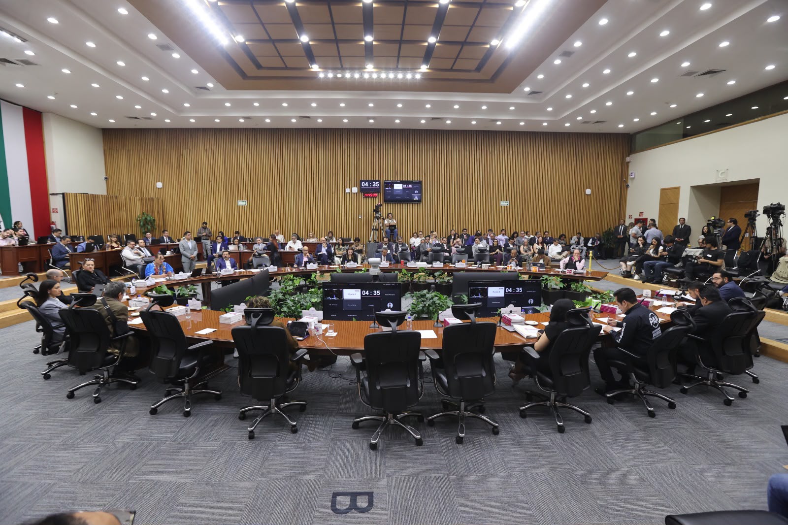 Partidos destinarán más de 236 mdp al liderazgo político de las mujeres en 2027