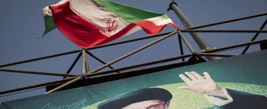 Irán niega negociaciones con Estados Unidos y limita diálogo con Omán al tránsito en el estrecho de Ormuz