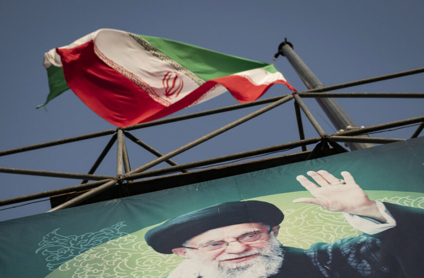 Irán niega negociaciones con Estados Unidos y limita diálogo con Omán al tránsito en el estrecho de Ormuz