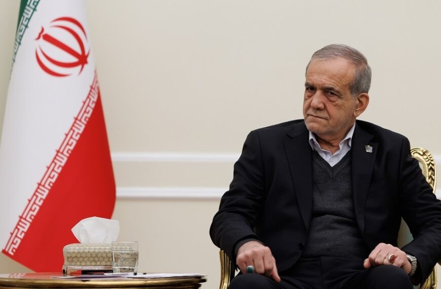 Pezeshkian pide a EU cambiar su estrategia hacia Irán para alcanzar una paz duradera