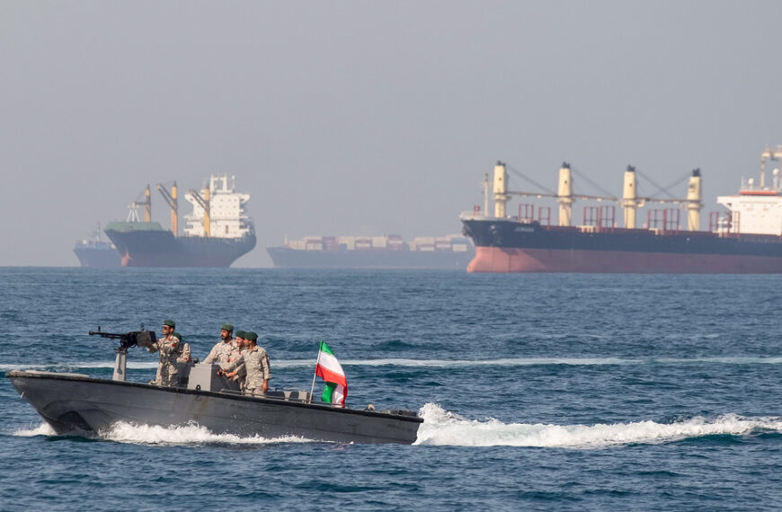 Irán acusa a EU de graves errores de inteligencia y advierte sobre Ormuz