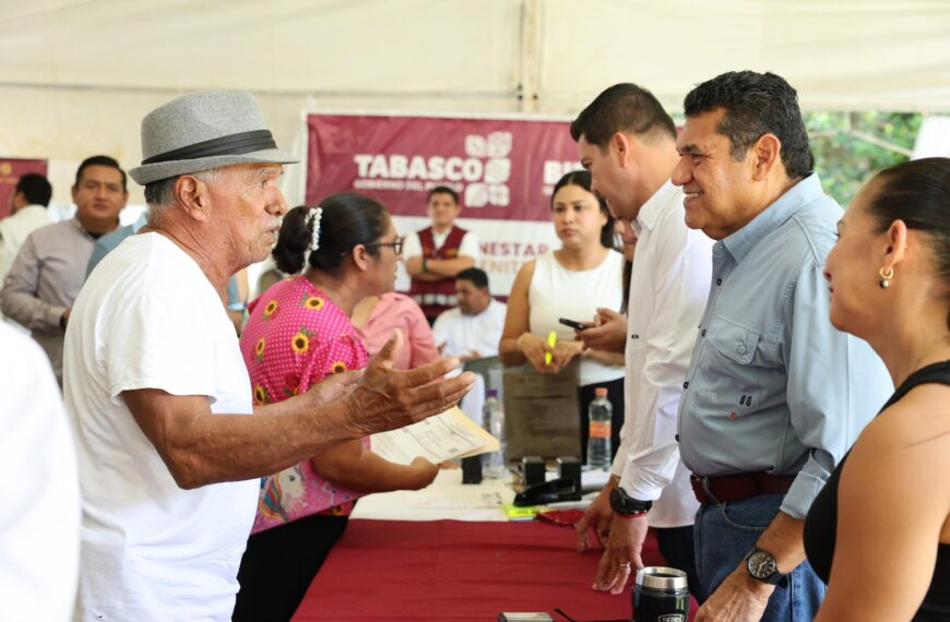 Gobierno del Pueblo lleva atención directa a comunidades de Comalcalco