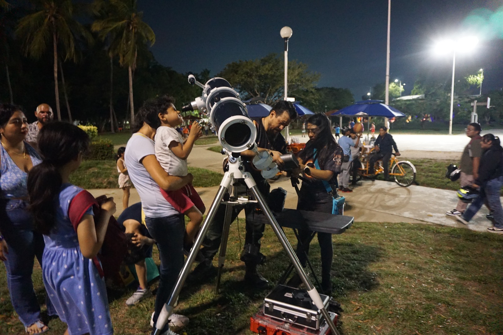 Eclipse lunar reúne a más de 500 personas en jornada astronómica en La Choca