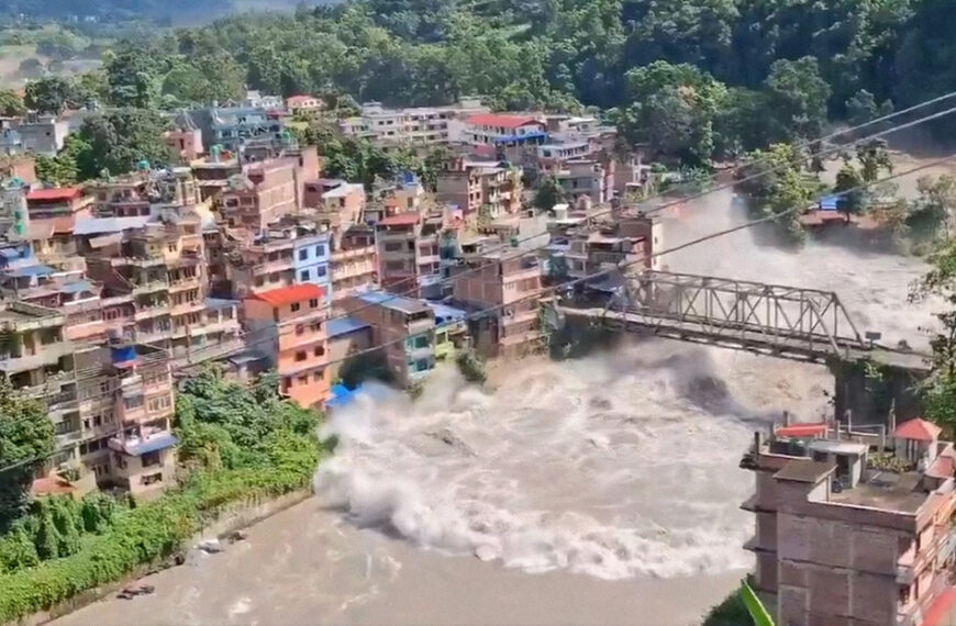 Desastre en Nepal y Tíbet deja al menos 160 muertos y cientos de desaparecidos